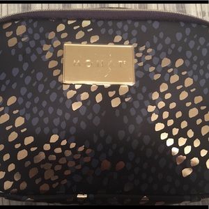 Monat travel case and mini hot tools set